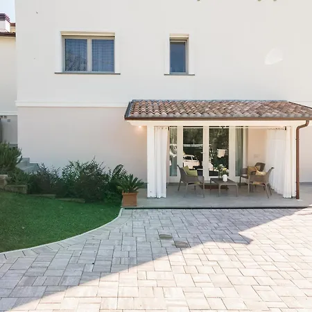 Casa Il Gelsomino With Swimming Pool Apartamento Capannori